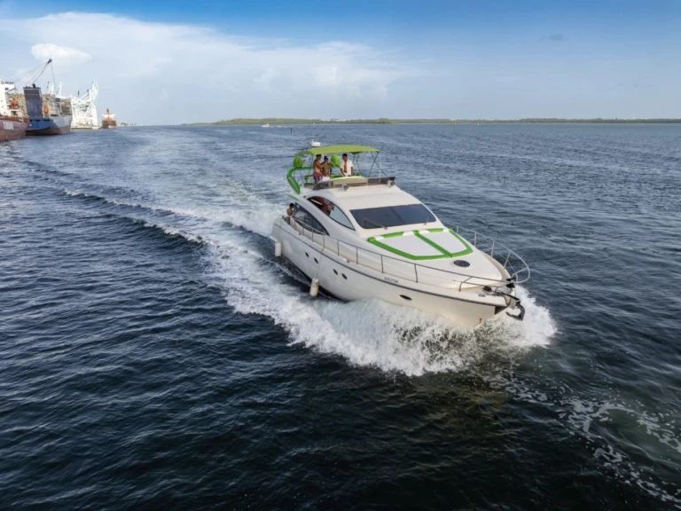 Aicon Aicon 62 SL charter bareboat eller skeppad i Miami 