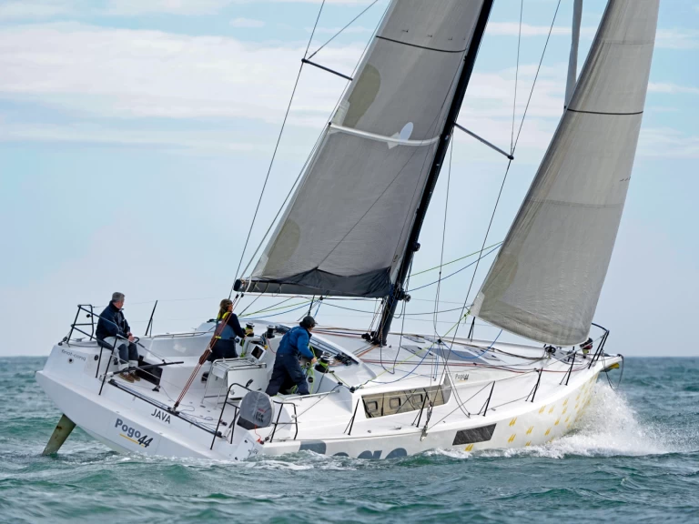 Båtuthyrning Pogo Structures Pogo 44 i La Trinité-sur-Mer på Samboat 