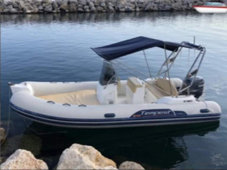 Hyr en Capelli Tempest 570 Propriano 