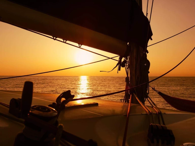 Yacht charter Toulon billig Orana 44