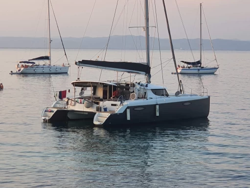 Hyr en Fountaine Pajot Orana 44 Toulon 