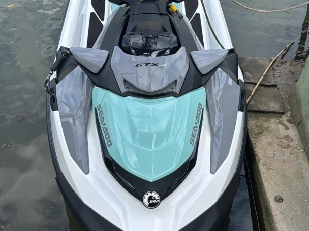 Jet ski för uthyrning Scauri till det bästa priset 