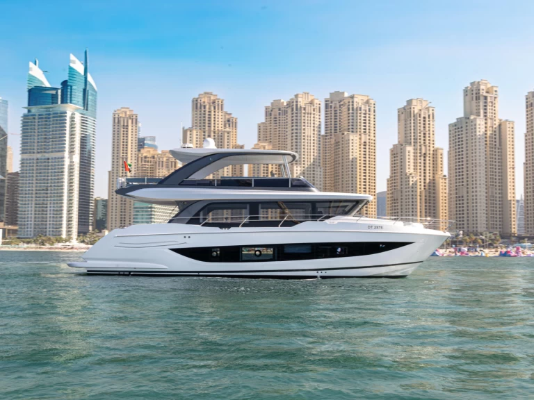 Amie 1 charter bareboat eller skeppad i Dubai Marina