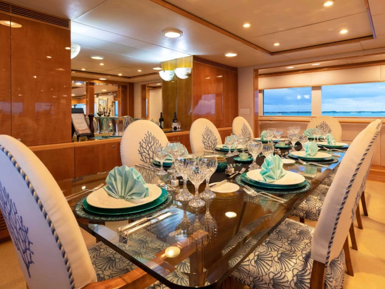 NQEA Yachts Jack Hargrave design RENA charter bareboat eller skeppad i Fort Lauderdale