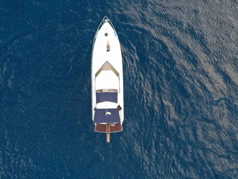 Hyr en Sunkiss Arrow 50 Riposto 