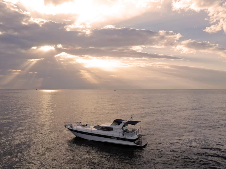 Uthyrning Motorbåt  Sunkiss med en båtlicens 