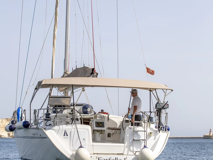 Bénéteau Cyclades 50.5 charter bareboat eller skeppad i Il-Kalkara