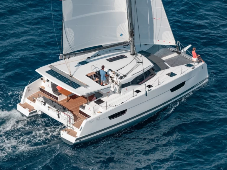 Fountaine Pajot Isla 40 charter bareboat eller skeppad i Deme of Volos