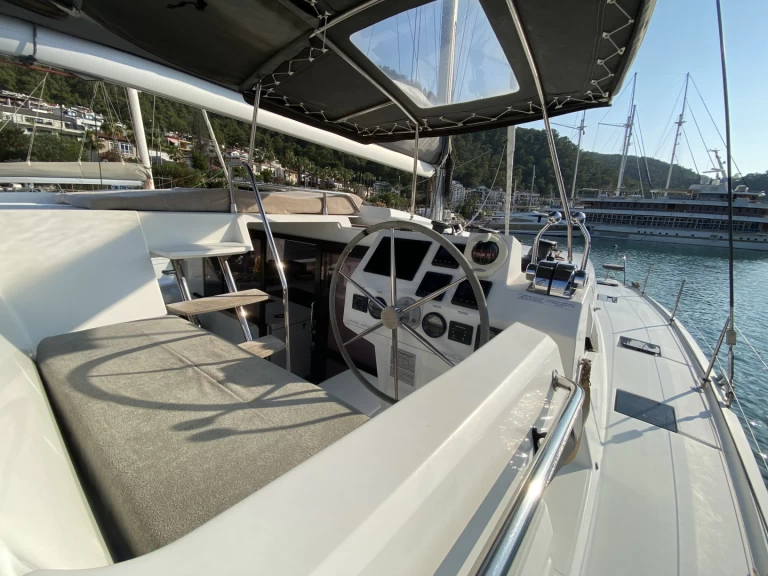 Yacht charter Fethiye billig Astrea 42