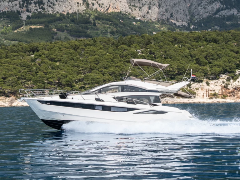 Yacht charter Makarska billig Galeon 430 Skydeck