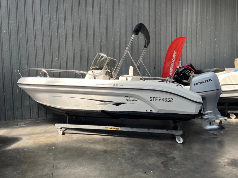 Ranieri Voyager 18 S charter bareboat eller skeppad i Gruissan