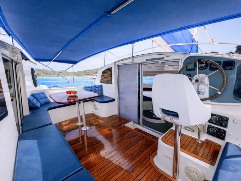 Hyr en Fountaine Pajot Athena 38 Porroig 