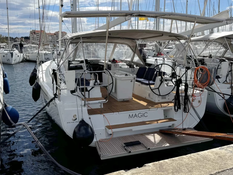 Bénéteau Oceanis 40.1 charter bareboat eller skeppad i Biograd Na Moru