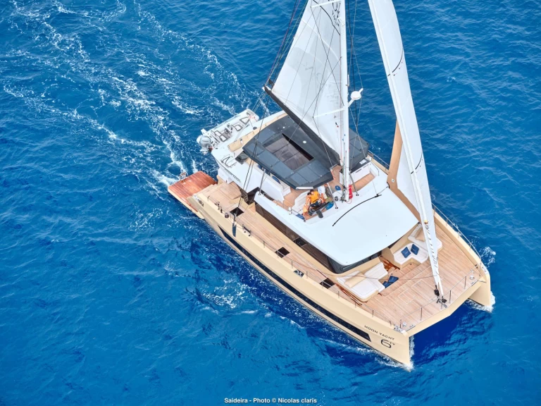 Hyr en Moon Yacht Moon 60 Hull 8 2025 Neapel 