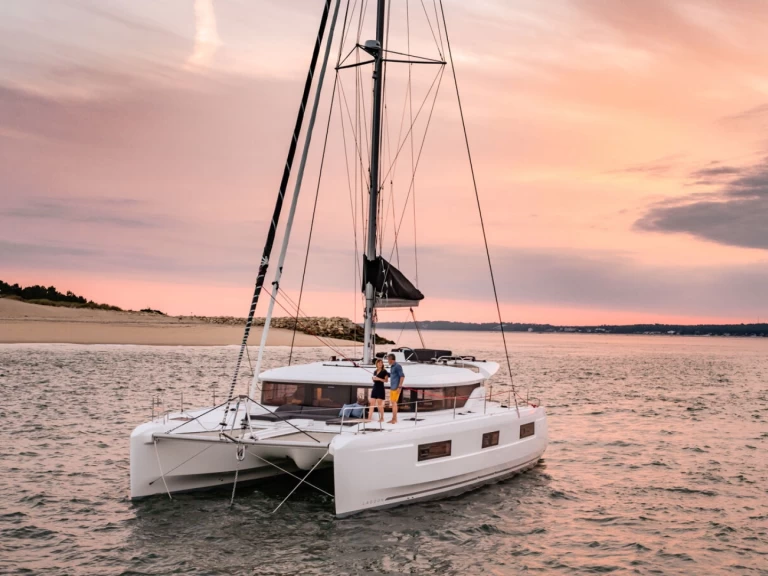 Båtuthyrning Lagoon Lagoon 46 i Playa Sardinera på Samboat 