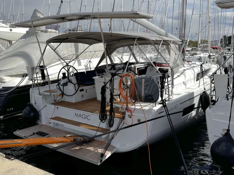 Bénéteau Oceanis 40.1 charter bareboat eller skeppad i Biograd Na Moru