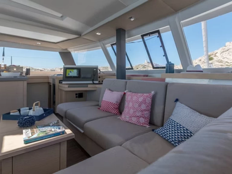 Hyr en Fountaine Pajot Astrea 42 Heraklion Port 