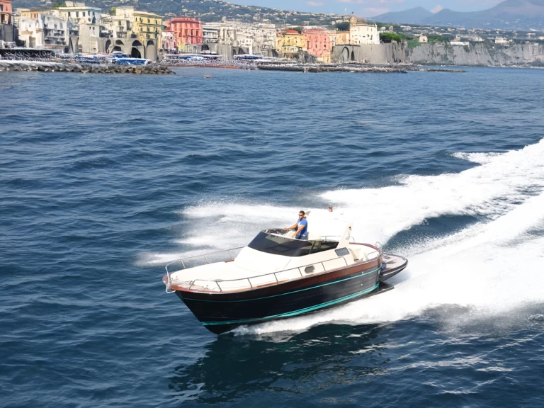 Jeranto Sorrento 30Coupè charter bareboat eller skeppad i Sorrento