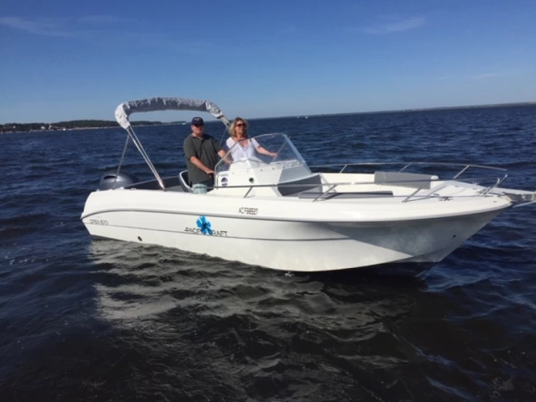 Hyra Motorbåt  med eller utan skeppare Pacific Craft Piraillan 