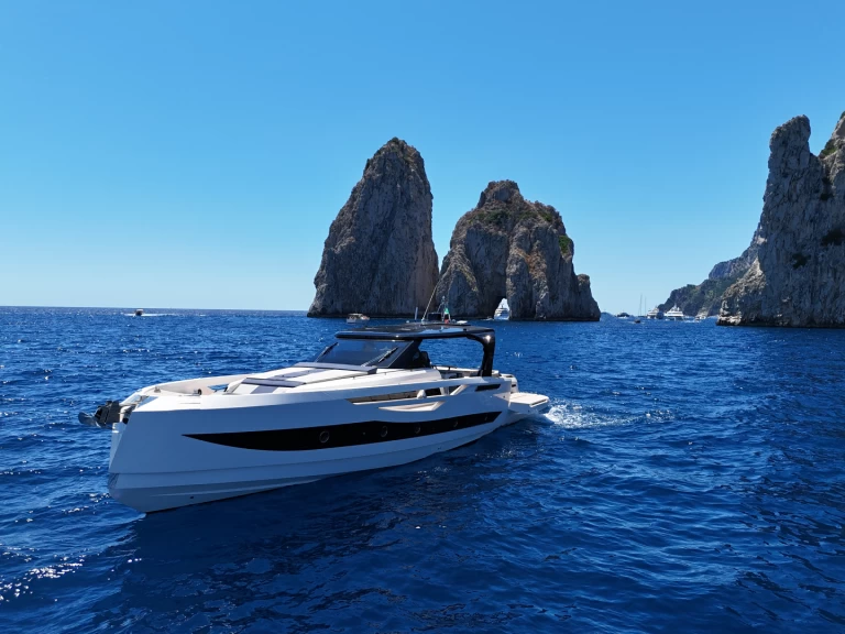 Uthyrning Motorbåt  Cayman med en båtlicens 