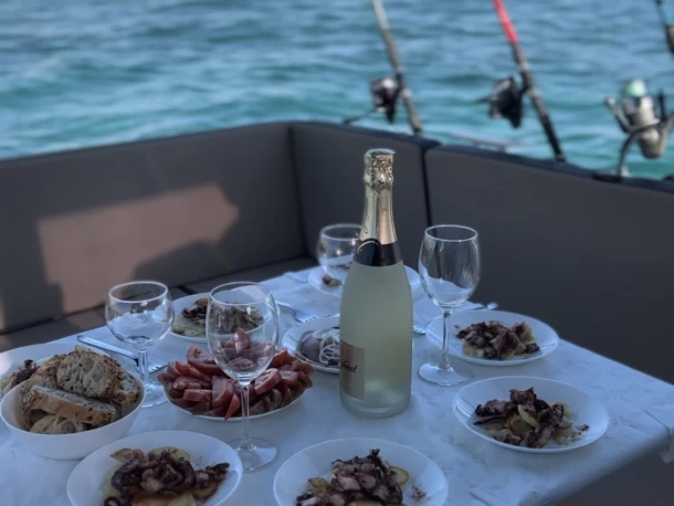 Hyr en Jeanneau Merry Fisher 895 Port d'Alicante 