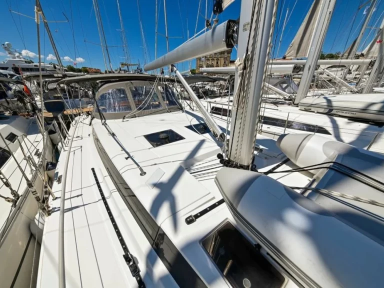Yacht charter Zadar billig Bavaria C45