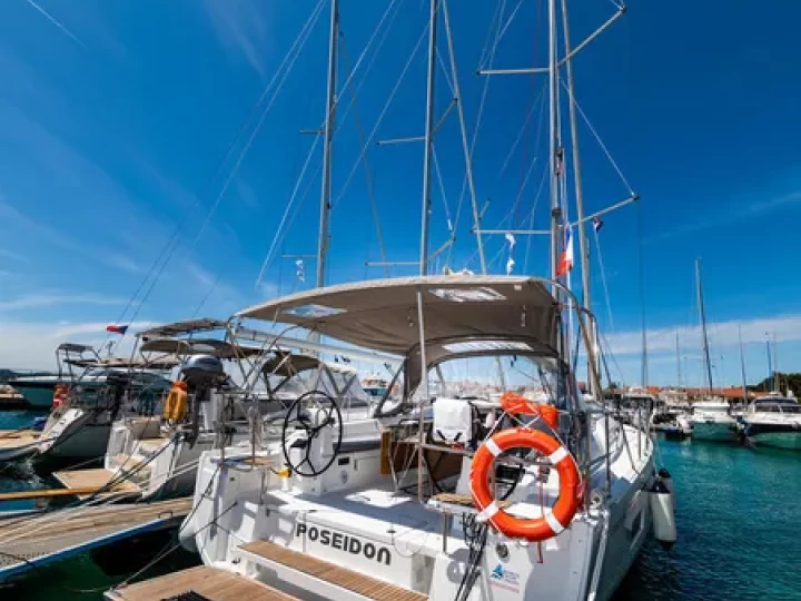 Bénéteau Oceanis 40.1 charter bareboat eller skeppad i Zadar