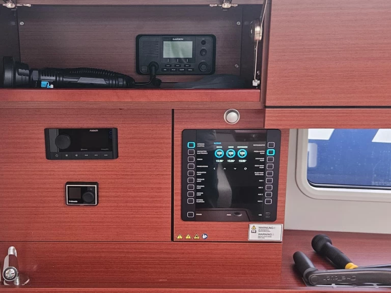 Uthyrning Segelbåt  Hanse med en båtlicens 