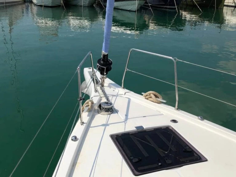 Bénéteau Oceanis 51.1 charter bareboat eller skeppad i Alimos