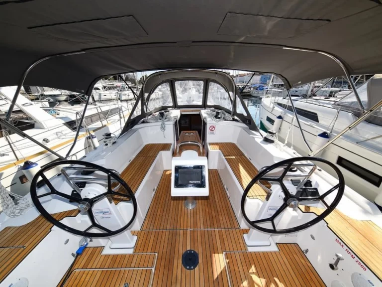 Uthyrning Segelbåt  Bavaria med en båtlicens 