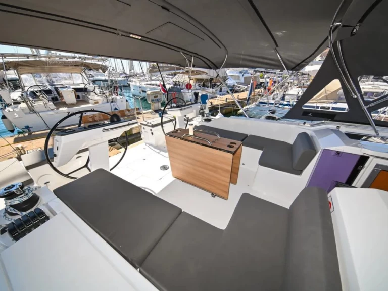 Bavaria Bavaria C46 charter bareboat eller skeppad i Zadar