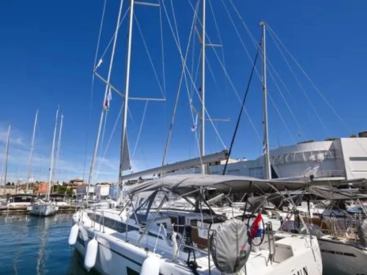 Uthyrning Zadar - Bavaria Bavaria C46 av Samboat 