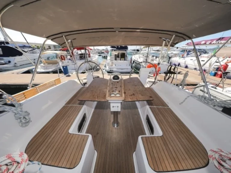 Yacht charter Zadar billig Cruiser 46