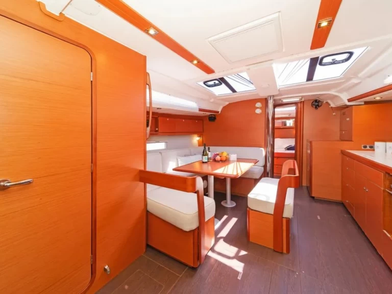 Hyra Segelbåt  med eller utan skeppare Dufour Ávdira 