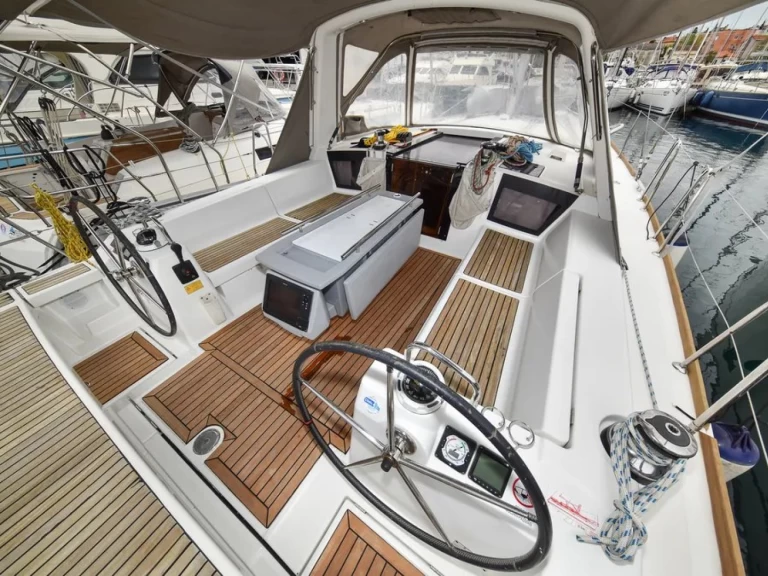 Uthyrning Segelbåt  Bénéteau med en båtlicens 