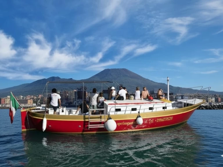 Hyra Motorbåt  med eller utan skeppare Gozzo Porto di Torre del Greco 