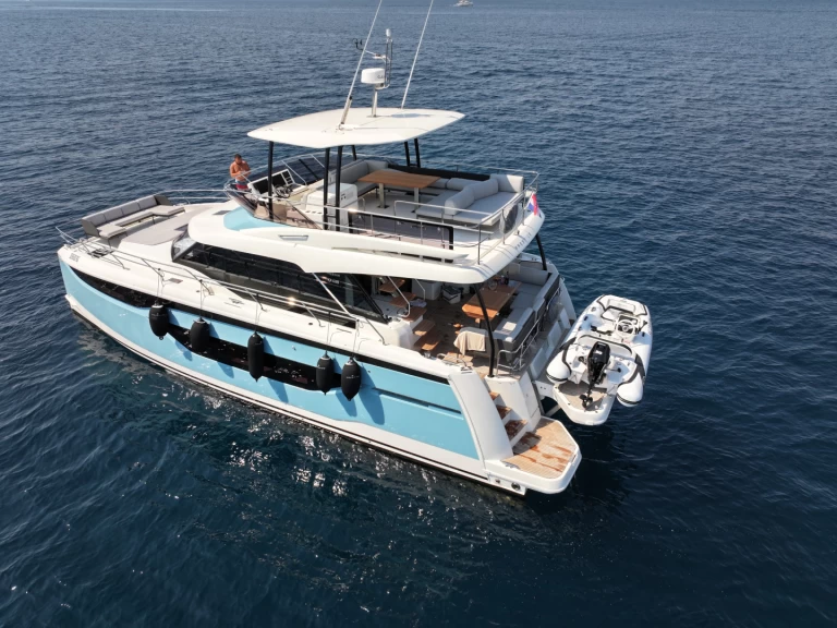 Prestige Prestige M48 charter bareboat eller skeppad i Dubrovnik