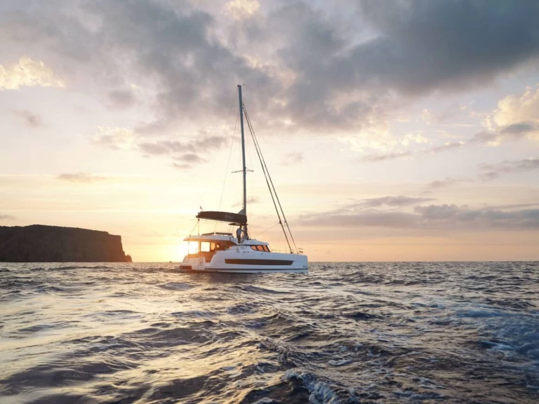 Bali Bali Catspace Voile charter bareboat eller skeppad i Palermo