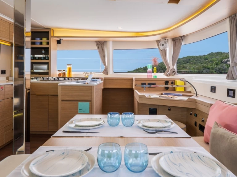 Yacht charter Neapel billig Lagoon 46 Iconic