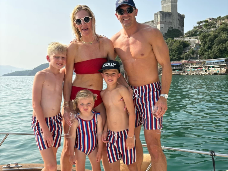 Uthyrning Motorbåt  Mimi med en båtlicens 