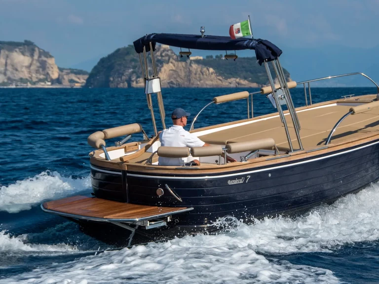 Mimi 7 CLASSIC charter bareboat eller skeppad i La Spezia