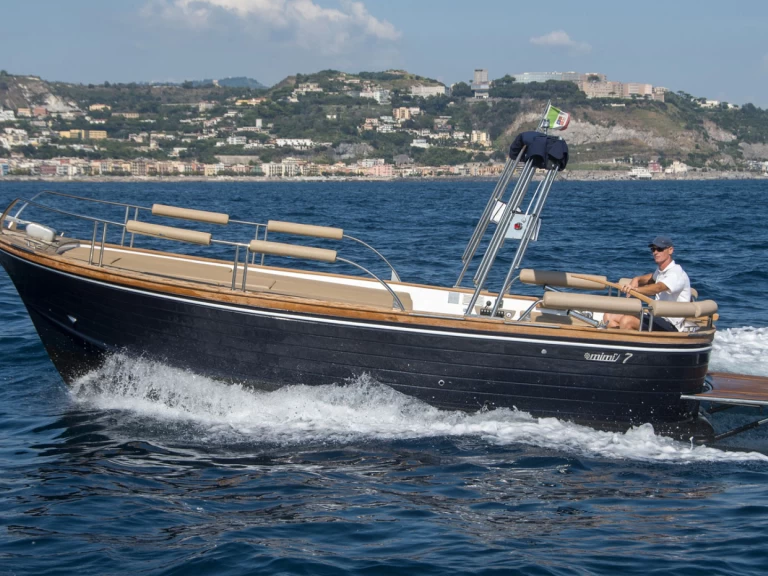 Mimi 7 CLASSIC charter bareboat eller skeppad i La Spezia