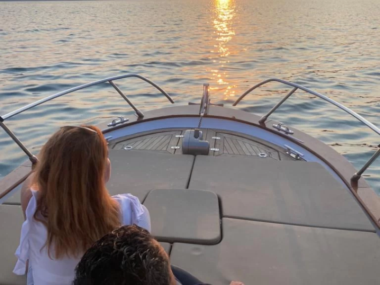 Mimi 7 charter bareboat eller skeppad i La Spezia