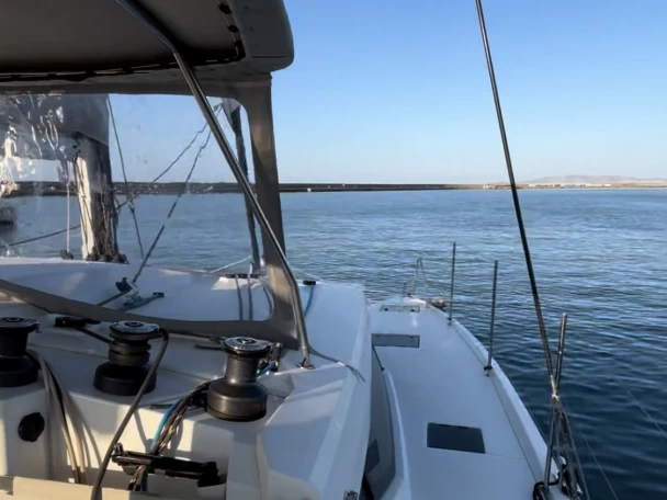 Fountaine Pajot Astrea 42 charter bareboat eller skeppad i Irákleion