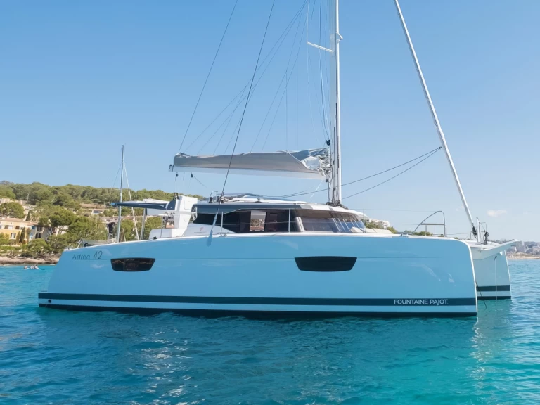 Hyr en Fountaine Pajot Astrea 42 Irákleion 