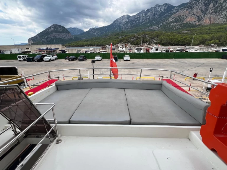 Hyr en Custom Made 35 PERSON Antalya (City) 