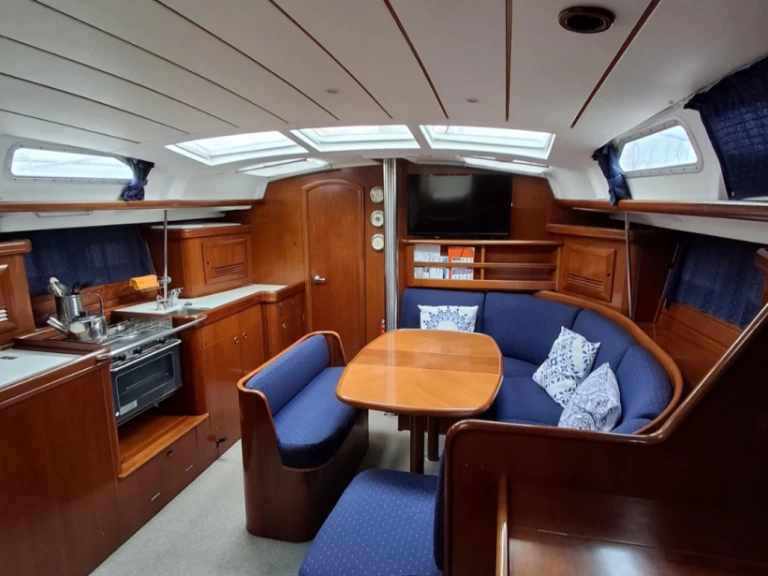 Bénéteau Oceanis Clipper 423 charter bareboat eller skeppad i Martinique