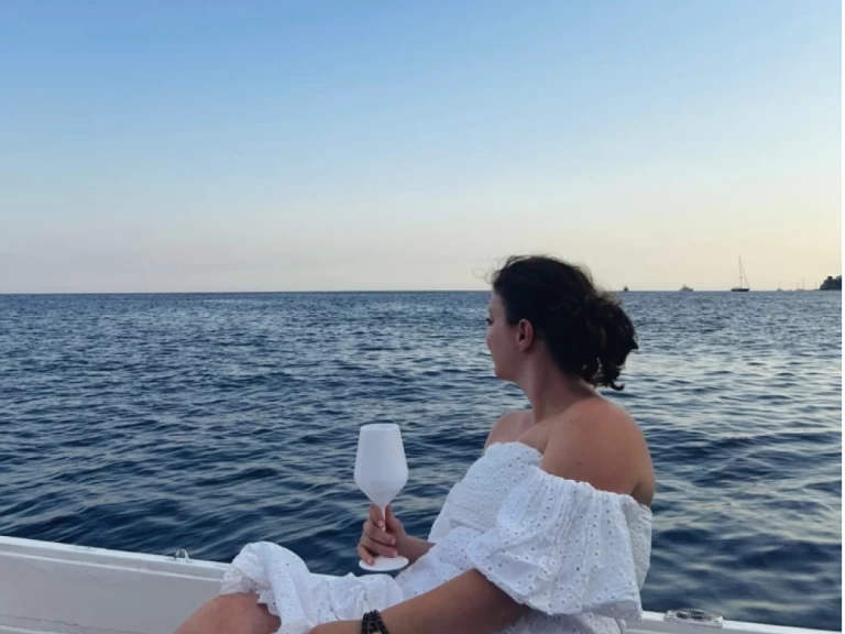 Uthyrning Motorbåt  Apreamare med en båtlicens 