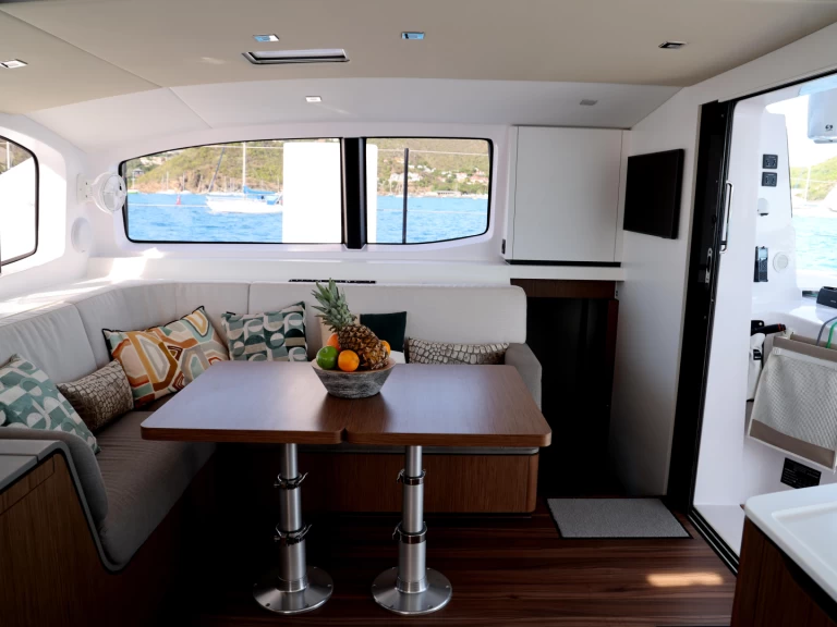 Hyra Katamaran  med eller utan skeppare Outremer Marigot 