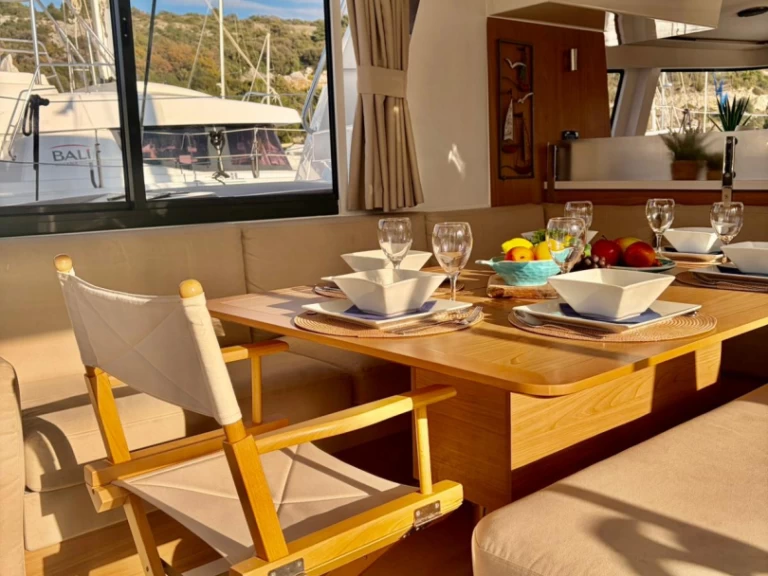 Bali Bali 4.6 charter bareboat eller skeppad i Primošten 